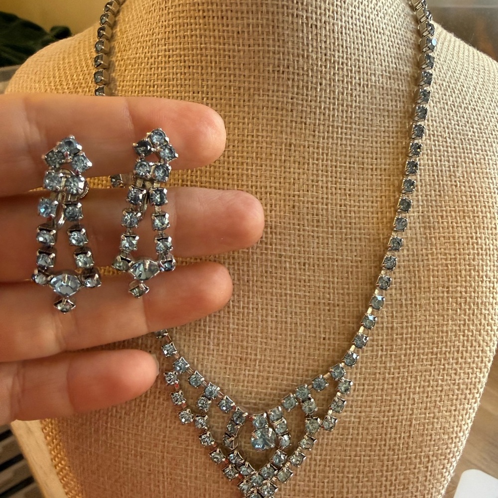 Dazzling Vintage Silver and Blue Necklace with Earrings